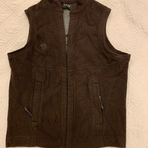 Mountain Hardwear size medium light vest